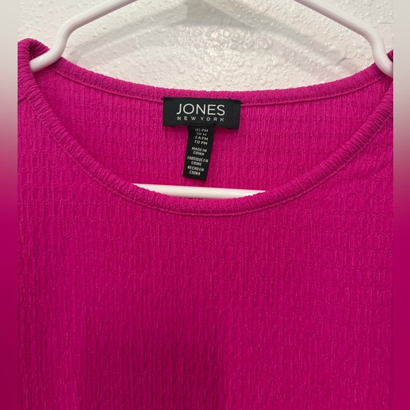 Jones New York Petite Crinkle Bubble-Knit Short-Sleeve Top - Picture 3 of 4